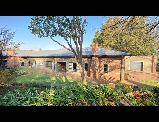 7 BEDROOM FREEHOLD FOR SALE IN SIGNAL HILL